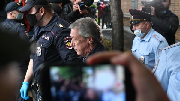 Адвокаты Ефремова попросили освободить его из-под стражи