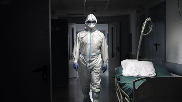 Россия пережила худшую неделю пандемии. Рост числа заразившихся трижды обновил максимум