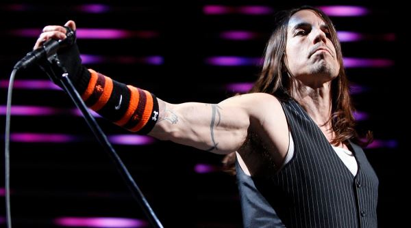 «Разрушительный опыт»: лидер Red Hot Chili Peppers — о своей зависимости