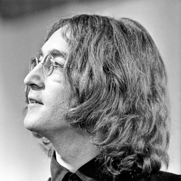 Сегодня: 80 лет со дня рождения Джона Леннона (Слушать)