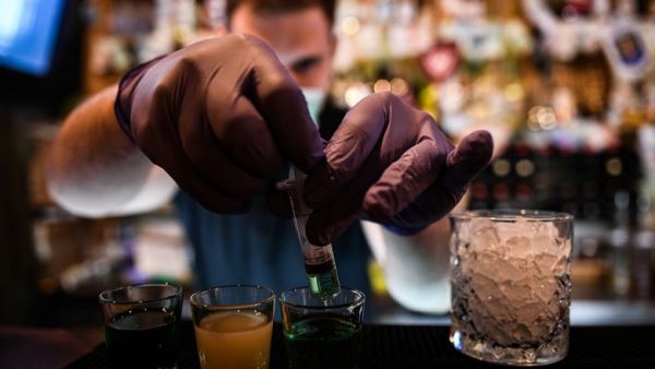 Собянин изменил правила посещения ночных клубов из-за коронавируса