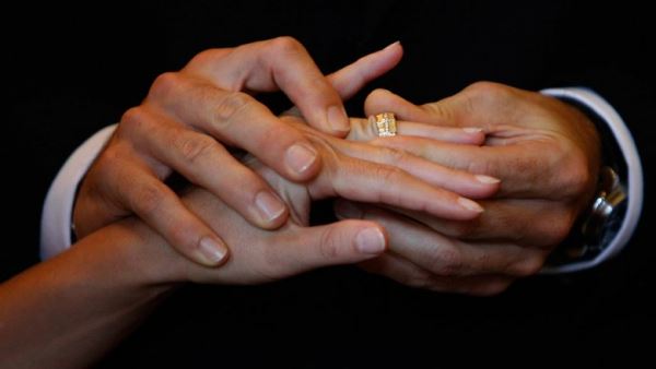 Социологи определили идеальный возраст для счастливого брака
