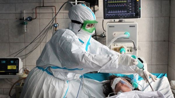В России второй день подряд выявлено рекордное число случаев коронавируса