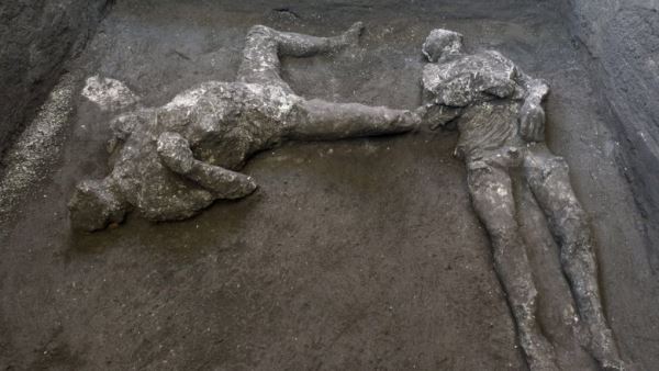 Раб и его хозяин. В Помпеях обнаружили тела двух жертв извержения Везувия