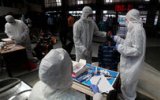 Китайские ученые сравнили риски заразиться коронавирусом в семье и общественном транспорте